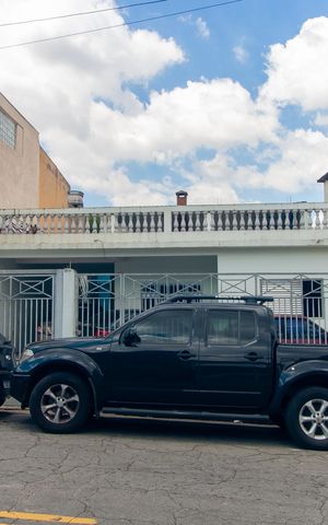 Casa à venda com 185m², 4 quartos e 4 vagas Casa à venda com 185m², 4 quartos e 4 vagasFachada