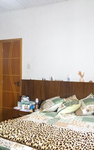 Casa à venda com 380m², 4 quartos e 4 vagas Casa à venda com 380m², 4 quartos e 4 vagasQuarto 1