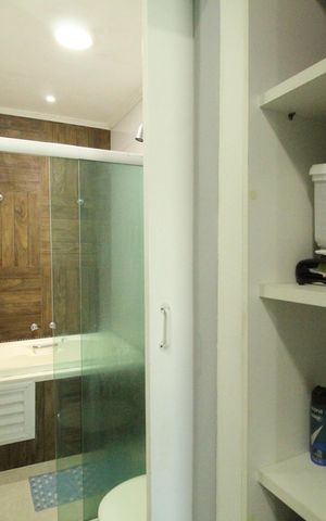 Casa de condomínio à venda com 318m², 5 quartos e 4 vagasBanheiro da suíte 4