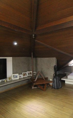 Casa de condomínio à venda com 318m², 5 quartos e 4 vagasSótão