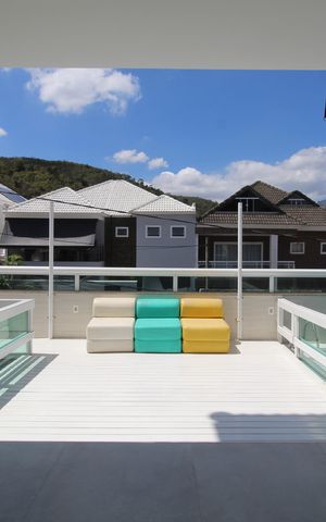 Casa de condomínio à venda com 318m², 5 quartos e 4 vagasVaranda