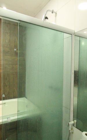 Casa de condomínio à venda com 318m², 5 quartos e 4 vagasBanheiro da suíte 4