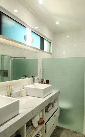 Casa de condomínio à venda com 318m², 5 quartos e 4 vagasBanheiro da suíte 5
