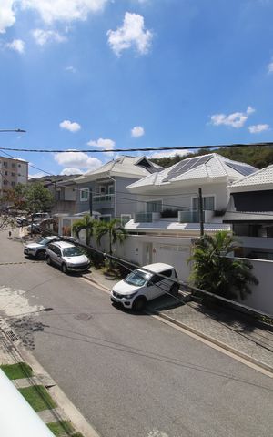 Casa de condomínio à venda com 318m², 5 quartos e 4 vagasVaranda - Vista