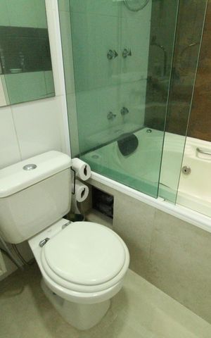Casa de condomínio à venda com 318m², 5 quartos e 4 vagasBanheiro da suíte 3