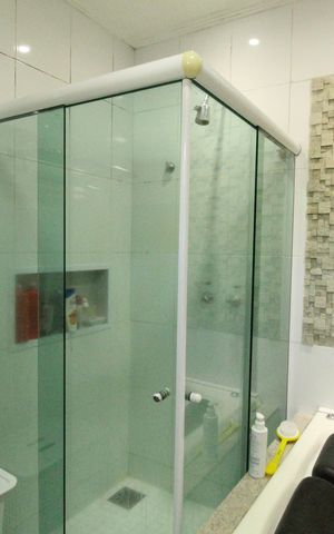 Casa de condomínio à venda com 318m², 5 quartos e 4 vagasBanheiro da suíte 5