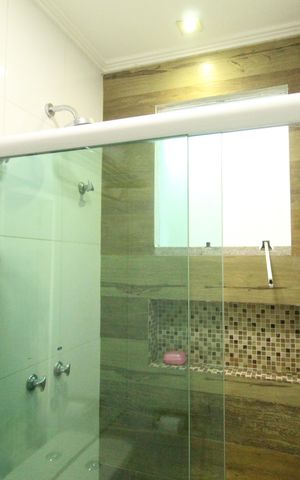 Casa de condomínio à venda com 318m², 5 quartos e 4 vagasBanheiro da suíte 1