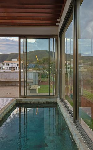 Casa de condomínio à venda com 240m², 3 quartos e 2 vagas Casa de condomínio à venda com 240m², 3 quartos e 2 vagasSpa