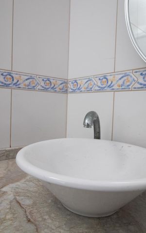 Casa à venda com 280m², 5 quartos e 6 vagas Casa à venda com 280m², 5 quartos e 6 vagasCobertura - banheiro