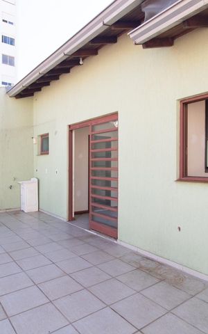 Casa à venda com 280m², 5 quartos e 6 vagas Casa à venda com 280m², 5 quartos e 6 vagasSacada da Cobertura