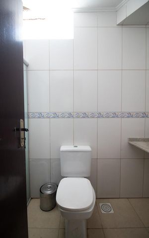 Casa à venda com 280m², 5 quartos e 6 vagas Casa à venda com 280m², 5 quartos e 6 vagasCobertura - banheiro