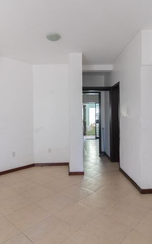 Casa à venda com 280m², 5 quartos e 6 vagas Casa à venda com 280m², 5 quartos e 6 vagasCobertura - Sala