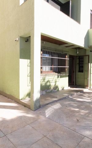 Casa à venda com 280m², 5 quartos e 6 vagas Casa à venda com 280m², 5 quartos e 6 vagasÁrea comum