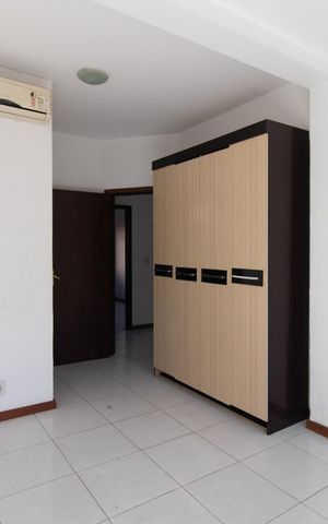Casa à venda com 280m², 5 quartos e 6 vagas Casa à venda com 280m², 5 quartos e 6 vagasSuíte