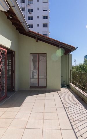 Casa à venda com 280m², 5 quartos e 6 vagas Casa à venda com 280m², 5 quartos e 6 vagasSacada da Cobertura