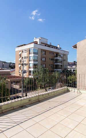 Casa à venda com 280m², 5 quartos e 6 vagas Casa à venda com 280m², 5 quartos e 6 vagasSacada da Cobertura