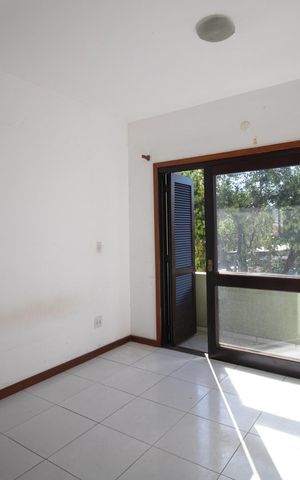 Casa à venda com 280m², 5 quartos e 6 vagas Casa à venda com 280m², 5 quartos e 6 vagasSuíte