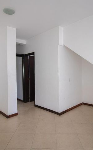 Casa à venda com 280m², 5 quartos e 6 vagas Casa à venda com 280m², 5 quartos e 6 vagasCobertura - Sala