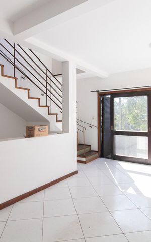 Casa à venda com 280m², 5 quartos e 6 vagas Casa à venda com 280m², 5 quartos e 6 vagasSala