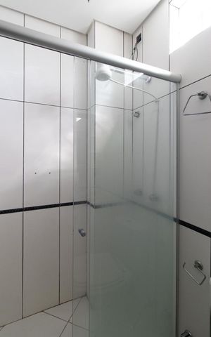 Casa à venda com 280m², 5 quartos e 6 vagas Casa à venda com 280m², 5 quartos e 6 vagasBanheiro da Suíte