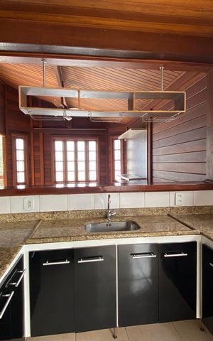 Casa à venda com 660m², 3 quartos e 10 vagas Casa à venda com 660m², 3 quartos e 10 vagasCozinha