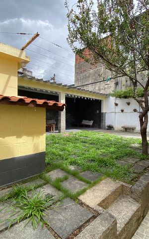 Casa à venda com 660m², 3 quartos e 10 vagas Casa à venda com 660m², 3 quartos e 10 vagasQuintal