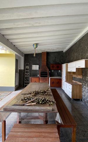 Casa à venda com 660m², 3 quartos e 10 vagas Casa à venda com 660m², 3 quartos e 10 vagasEspaço Gourmet