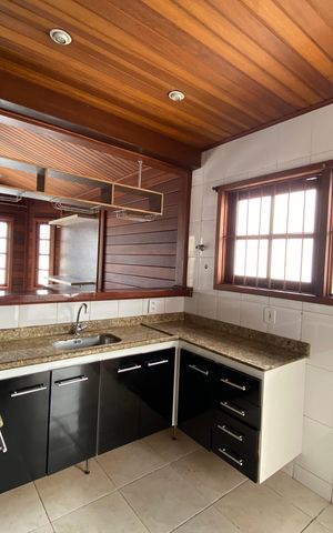 Casa à venda com 660m², 3 quartos e 10 vagas Casa à venda com 660m², 3 quartos e 10 vagasCozinha