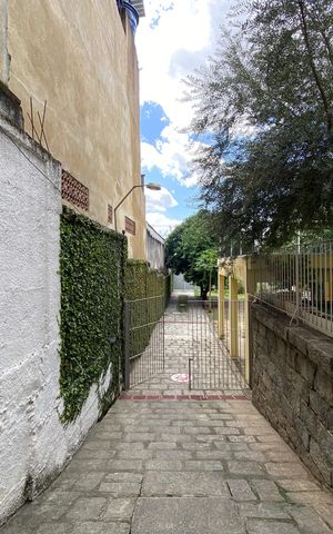 Casa à venda com 660m², 3 quartos e 10 vagas Casa à venda com 660m², 3 quartos e 10 vagasGaragem