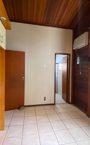Casa à venda com 660m², 3 quartos e 10 vagas Casa à venda com 660m², 3 quartos e 10 vagasSuíte