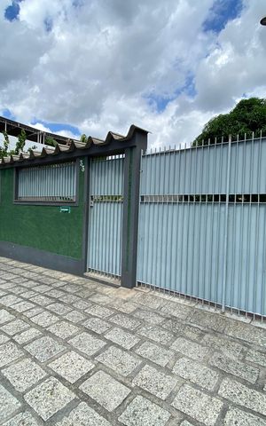 Casa à venda com 660m², 3 quartos e 10 vagas Casa à venda com 660m², 3 quartos e 10 vagasFachada