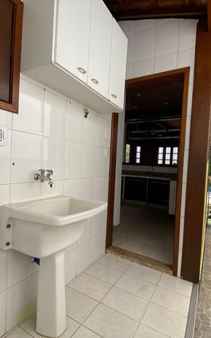 Casa à venda com 660m², 3 quartos e 10 vagas Casa à venda com 660m², 3 quartos e 10 vagasÁrea de Serviço