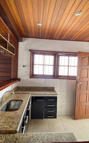 Casa à venda com 660m², 3 quartos e 10 vagas Casa à venda com 660m², 3 quartos e 10 vagasCozinha