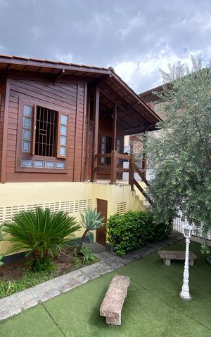 Casa à venda com 660m², 3 quartos e 10 vagas Casa à venda com 660m², 3 quartos e 10 vagasQuintal