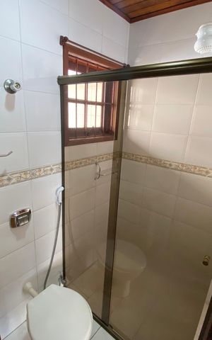 Casa à venda com 660m², 3 quartos e 10 vagas Casa à venda com 660m², 3 quartos e 10 vagasBanheiro
