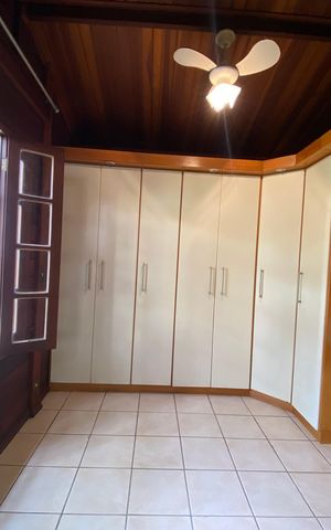 Casa à venda com 660m², 3 quartos e 10 vagas Casa à venda com 660m², 3 quartos e 10 vagasSuíte