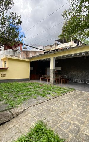 Casa à venda com 660m², 3 quartos e 10 vagas Casa à venda com 660m², 3 quartos e 10 vagasGaragem