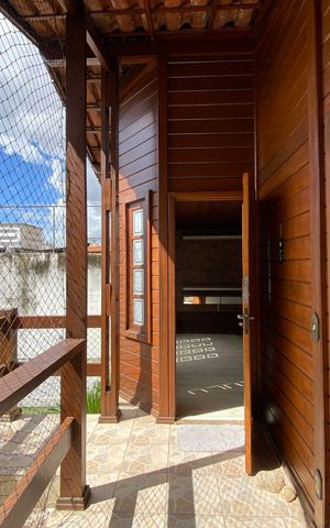 Casa à venda com 660m², 3 quartos e 10 vagas Casa à venda com 660m², 3 quartos e 10 vagasVaranda da Sala