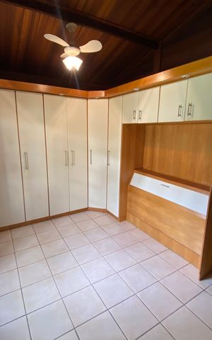 Casa à venda com 660m², 3 quartos e 10 vagas Casa à venda com 660m², 3 quartos e 10 vagasSuíte