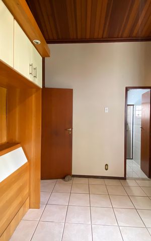 Casa à venda com 660m², 3 quartos e 10 vagas Casa à venda com 660m², 3 quartos e 10 vagasSuíte