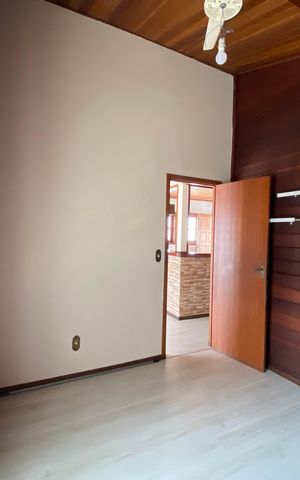 Casa à venda com 660m², 3 quartos e 10 vagas Casa à venda com 660m², 3 quartos e 10 vagasQuarto 1