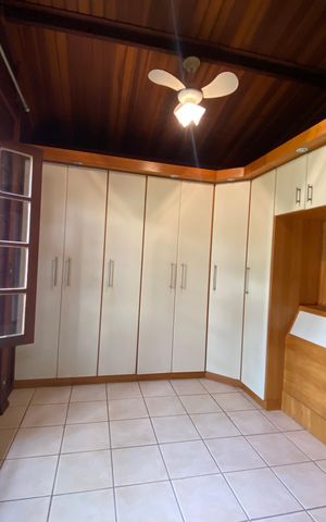 Casa à venda com 660m², 3 quartos e 10 vagas Casa à venda com 660m², 3 quartos e 10 vagasSuíte