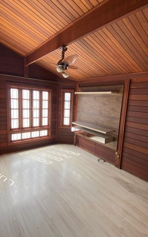 Casa à venda com 660m², 3 quartos e 10 vagas Casa à venda com 660m², 3 quartos e 10 vagasSala