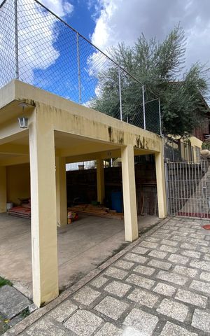 Casa à venda com 660m², 3 quartos e 10 vagas Casa à venda com 660m², 3 quartos e 10 vagasQuintal