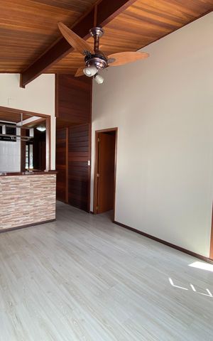 Casa à venda com 660m², 3 quartos e 10 vagas Casa à venda com 660m², 3 quartos e 10 vagasSala
