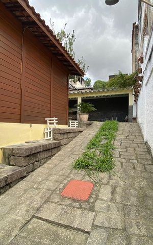 Casa à venda com 660m², 3 quartos e 10 vagas Casa à venda com 660m², 3 quartos e 10 vagasGaragem