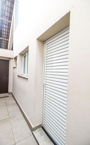 Casa de condomínio à venda com 384m², 3 quartos e 4 vagas Casa de condomínio à venda com 384m², 3 quartos e 4 vagasQuarto de Serviço