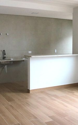 Casa para alugar com 75m², 2 quartos e 2 vagasSala de estar