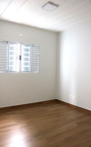Casa para alugar com 75m², 2 quartos e 2 vagasQuarto 1