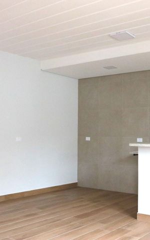 Casa para alugar com 75m², 2 quartos e 2 vagasSala de estar